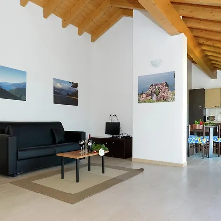 3 With Shared Pool Large Balcony And Fantastic View Of The Lake Vercana