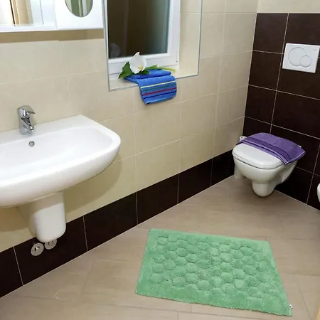 3 With Shared Pool Large Balcony And Fantastic View Of The Lake Vercana