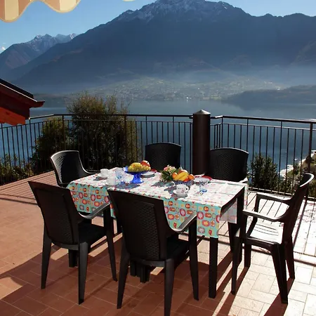 3 With Shared Pool Large Balcony And Fantastic View Of The Lake *
