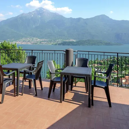 3 With Shared Pool Large Balcony And Fantastic View Of The Lake